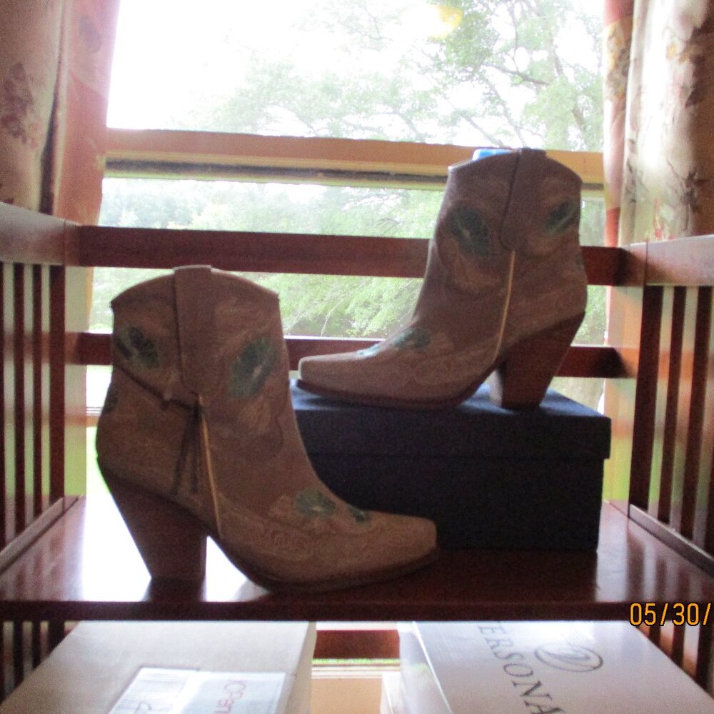 TOOTSIE Cowgirl Boots - Picture 13 of 13